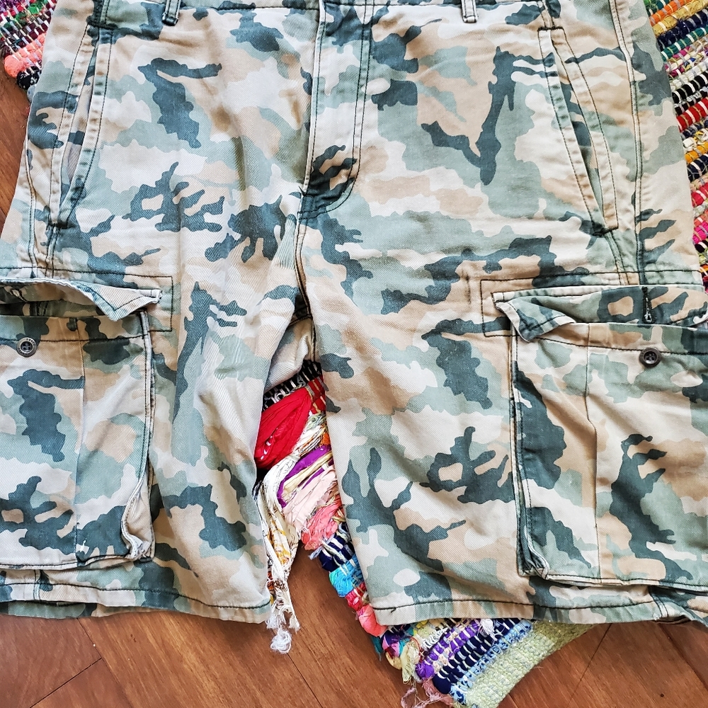 Mens jungle camo shorts